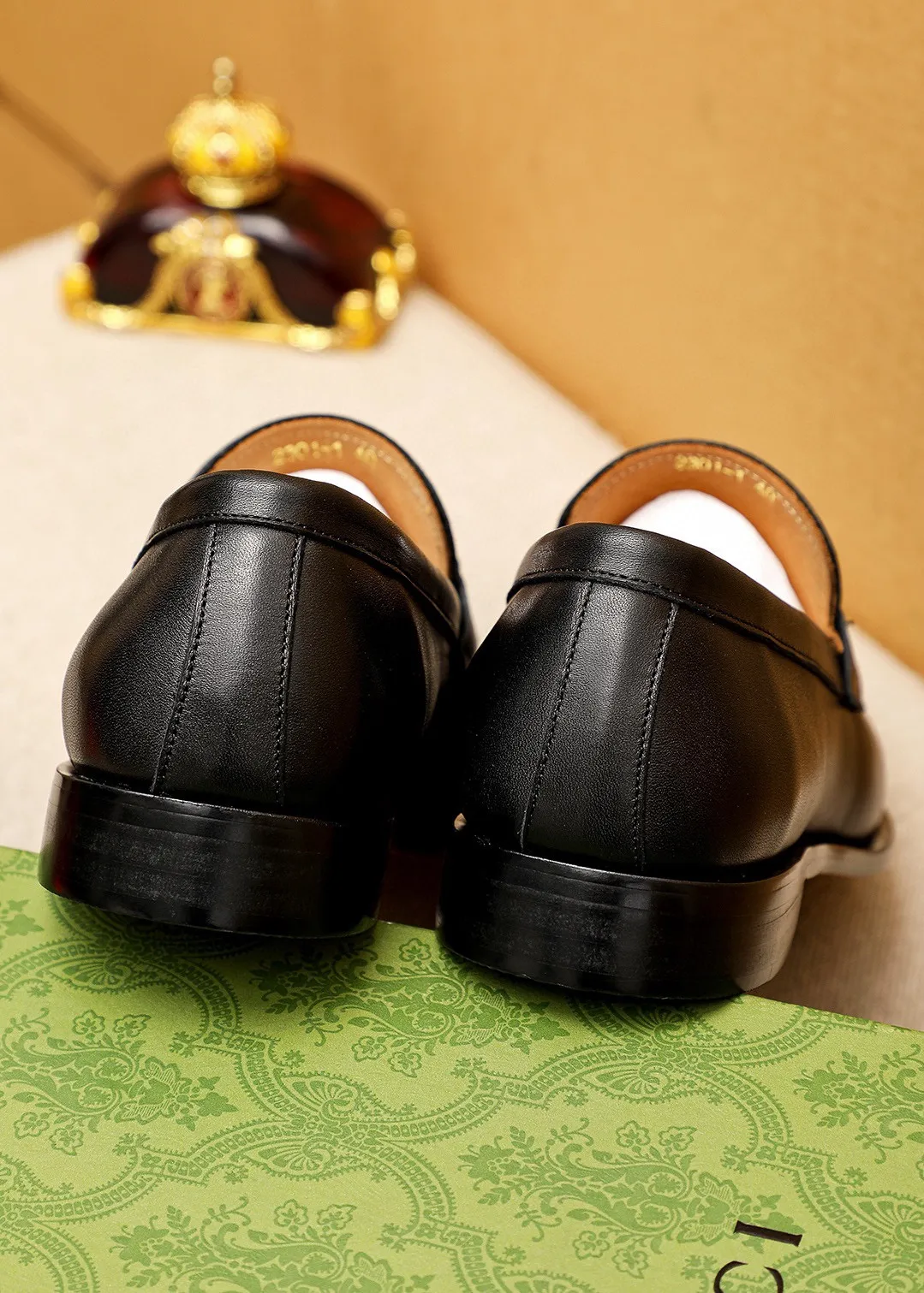 Men's shoes 💰480 💐 Product trademark: GUCCI "Gucci" casual leather shoes Regular size: 38-44 (45.46.47🉑️customized) Product materials: Selected imported first-layer calfskin upper + classic hardware buckle, imported cowhide leather lining. Strong three-dimensional visual effect, original combination outsole Color: 2⃣️colors available